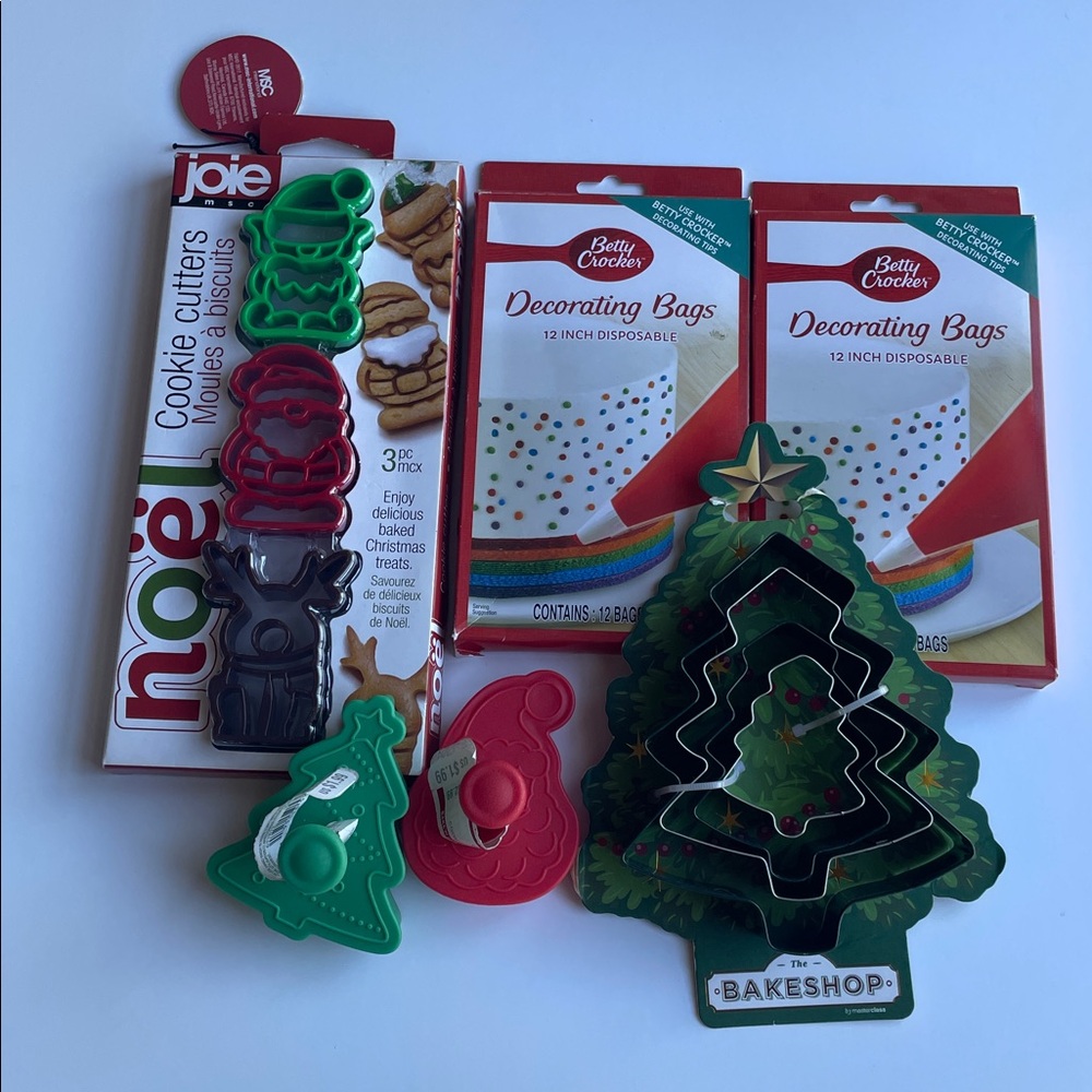 Betty Crocker Decorating Bags and Christmas Cookie Cutters Set  10 Piece Set